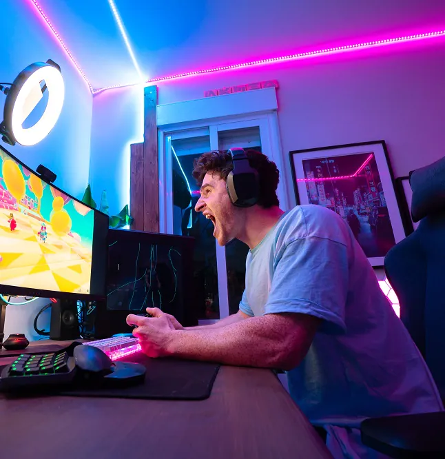 Moniteur et clavier avec éclairage gaming